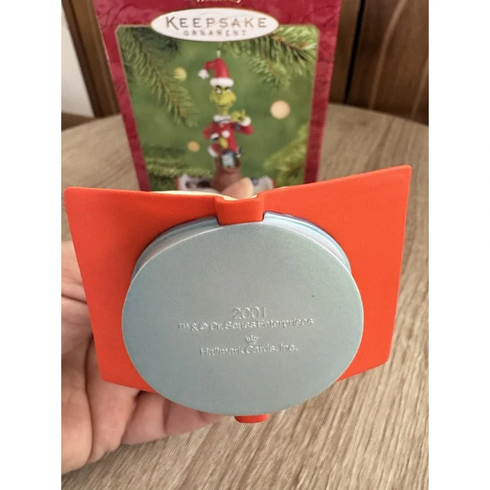 Hallmark Dr Seuss What a Grinchy Trick! Ornament 2001 Ther Grinch